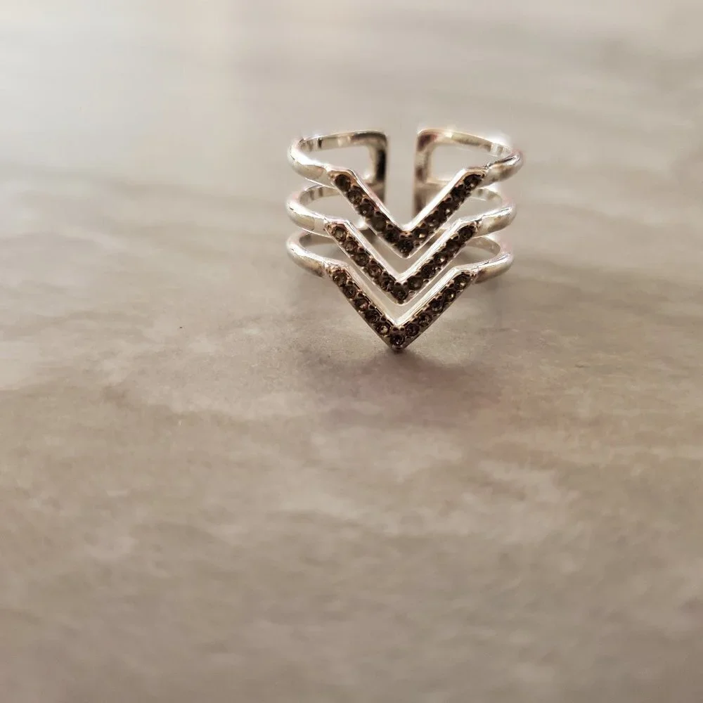 ✨ Stella & Dot Silver Rhinestones Crystals Pave Modern Minimalist ring Size 6 ✨